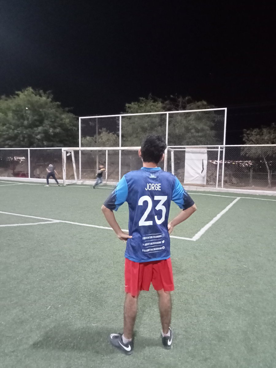 Estrenando en las retas, Gracias por la Jersey <a href="/EssntialsGaming/">Essentials Gaming</a>, mejor equipo sin duda ☺️.