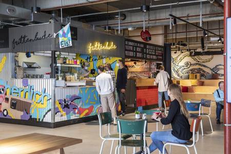 startupnds's tweet photo. #StartupHotspot #Oldenburg
Taucht ein in neue Erlebniswelten!🌎
Das CORE – ein Ort der #Inspiration, der #Produktivität & des #Genusses.🎉
140 #Workspaces, ein #Eventspace & die integrierte Markthalle zeigen, wie #UrbanLiving in Oldenburg funktioniert👉https://t.co/nvA6MZ8lbS https://t.co/XnTP8gcsf8