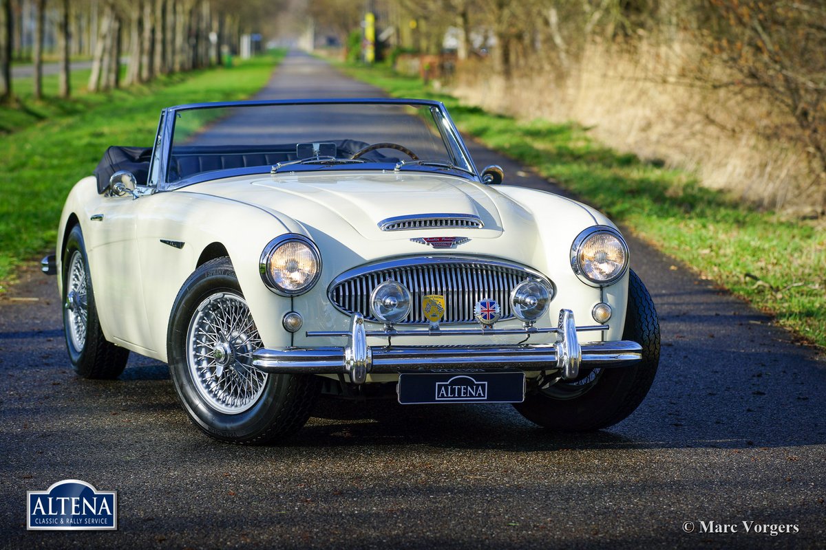 ClassicarGarage's tweet photo. British ICON! Beautiful 1962 Austin Healey 3000 Mk IIa in excellent condition. The first 'Big Healey' model with roll-up windows! https://t.co/lYtM7GET3t

#AustinHealey #BigHealey #Healey3000 #ClassicCars #ClassicCarsForSale #Oldtimer #ClassicarGarage  #MyClassyRide https://t.co/TyRbwtSxVX