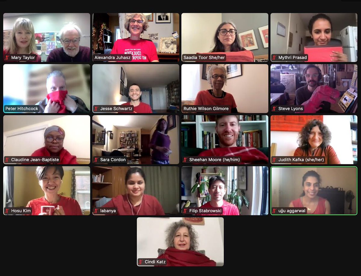 saracordon's tweet photo. Hoy los camaradas del CPCP de #CUNY vestimos de rojo. Porque una educación pública de calidad es fundamental #Red4HigherEd
Cuando tomaron la foto yo estaba haciendo el Moonwalk. Lo que haga falta para conseguir el necesario #NewDeal4CUNY. https://t.co/CzOUuqCu8t