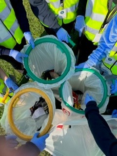 KentPoliceDover's tweet photo. #YouthEngagementOfficer Pollard with Sandown School #Deal #MiniPoliceCadets for Wk 7 of the Mini Police Cadets Programme. This weeks topic was Social Action and the Cadets chose #LitterPicking in a local park. @KentVPC #DoverDC #PickDealClean https://t.co/7H7TIpXktm