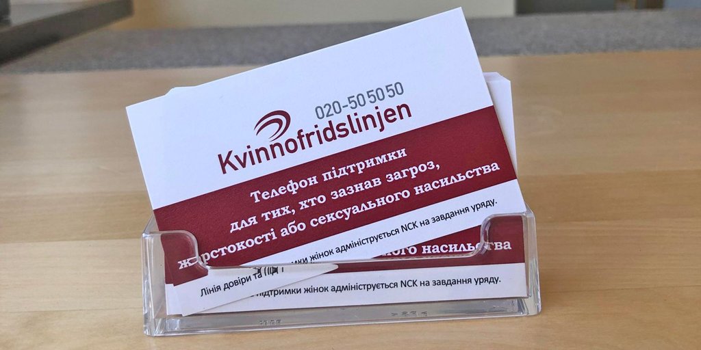 KvinnofridNCK's tweet photo. Nu är det möjligt att beställa informationskort om Kvinnofridslinjen på Ukrainska: https://t.co/YEIdMJWlgX
Korten finns även på ryska och 31 andra språk. #kvinnofrid https://t.co/6DJ266NhD4