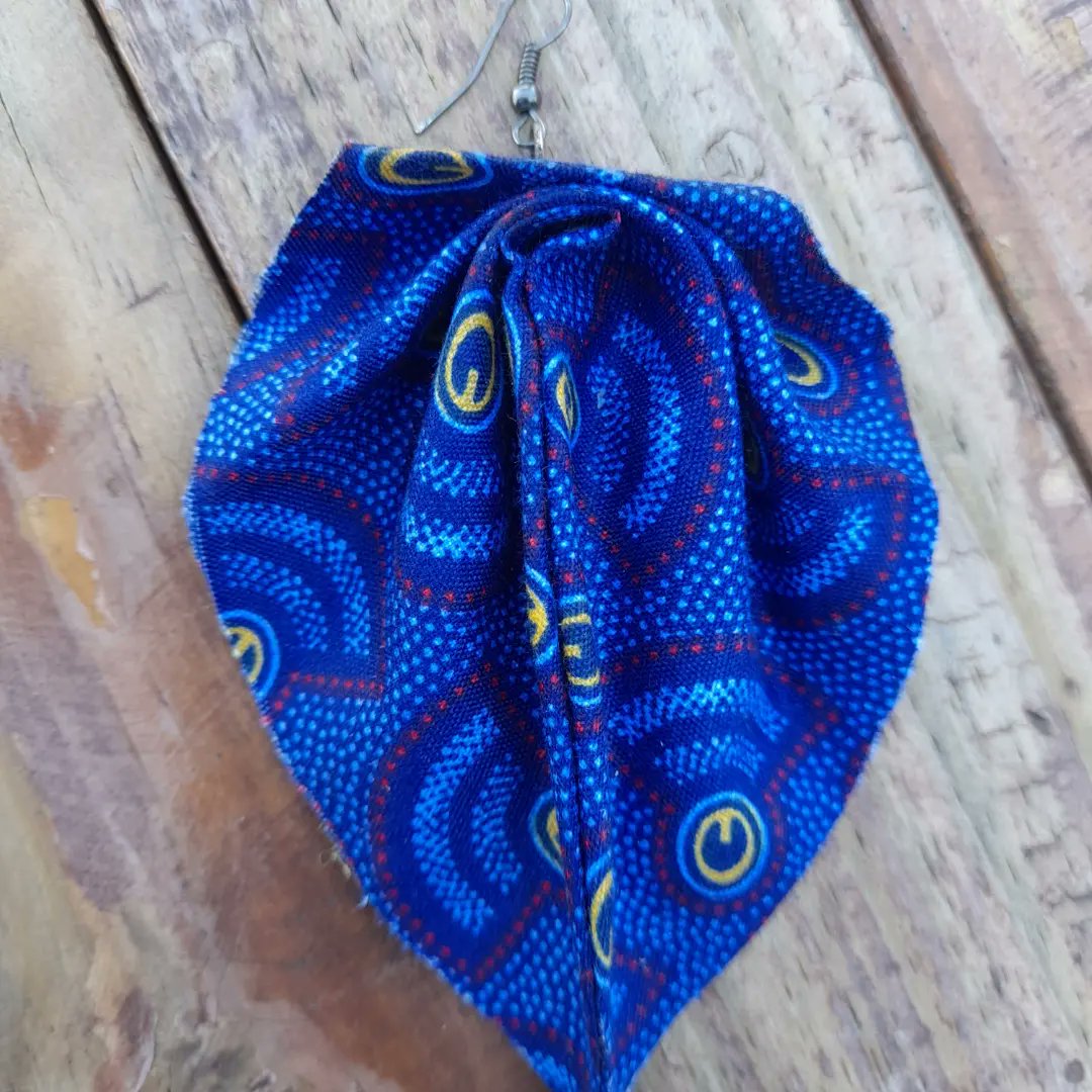 AfricanSumthing's tweet photo. P25.00 awesome earrings
#AuthenticDrip 💁🏾‍♀️ https://t.co/Q0RFQKaS5I