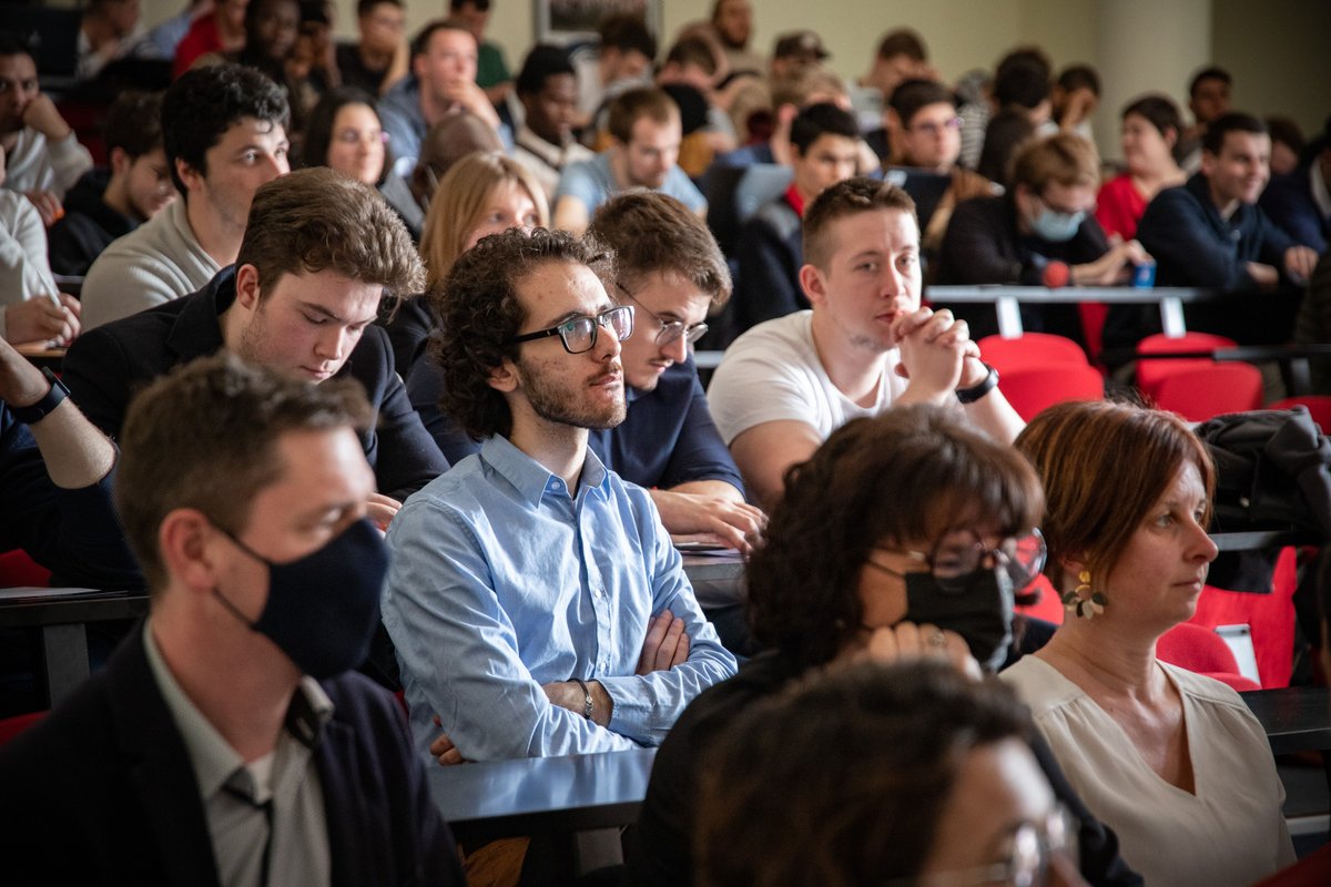Jeudi de la #Recherche 2022 : conférence sur "le développement d'une prothèse de poignet instrumentée", en direct de l'@ECAMStrasbourg  avec Grégoire Chabrol, Directeur de la Recherche de l'ECAM Strasbourg, et Samuel Berthe, doctorant en mécanique et bio-mécanique