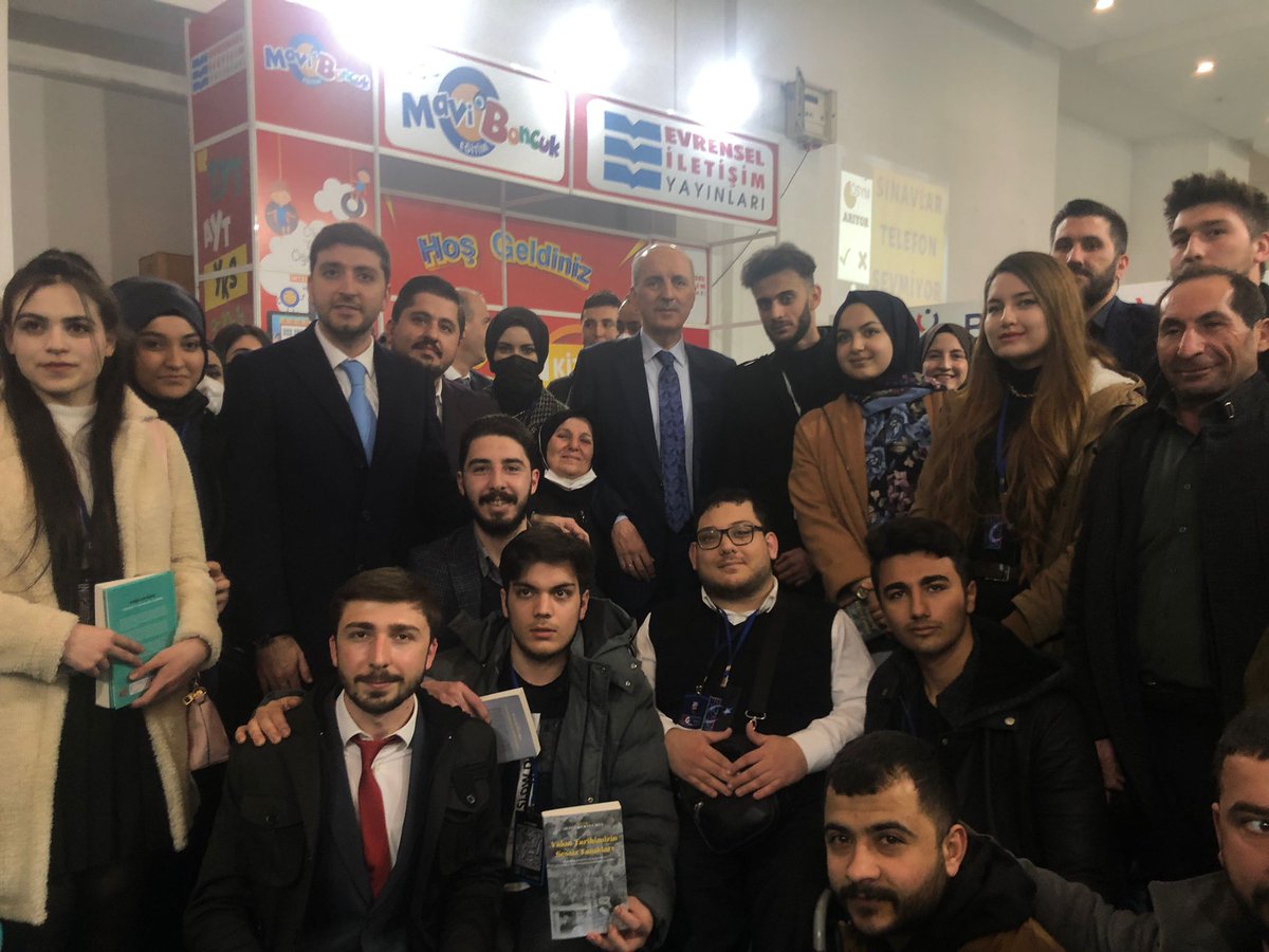 uniakankara's tweet photo. Genel Başkanvekilimiz Sn. @NumanKurtulmus 'un "Türkiye'yi Yarınlara Taşımak' adlı kitabını imzalatmak için @uniakankara olarak bizler de sıraya girdik..😌😇

İlgisi ve güzel temennileri için teşekkür ederiz..🤗 https://t.co/A551VM6Gjz
