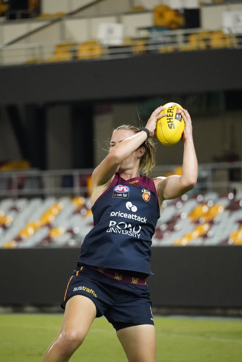lionsaflw's tweet photo. Can kick, can mark! @shanshan_23 https://t.co/p95BcHuBUa