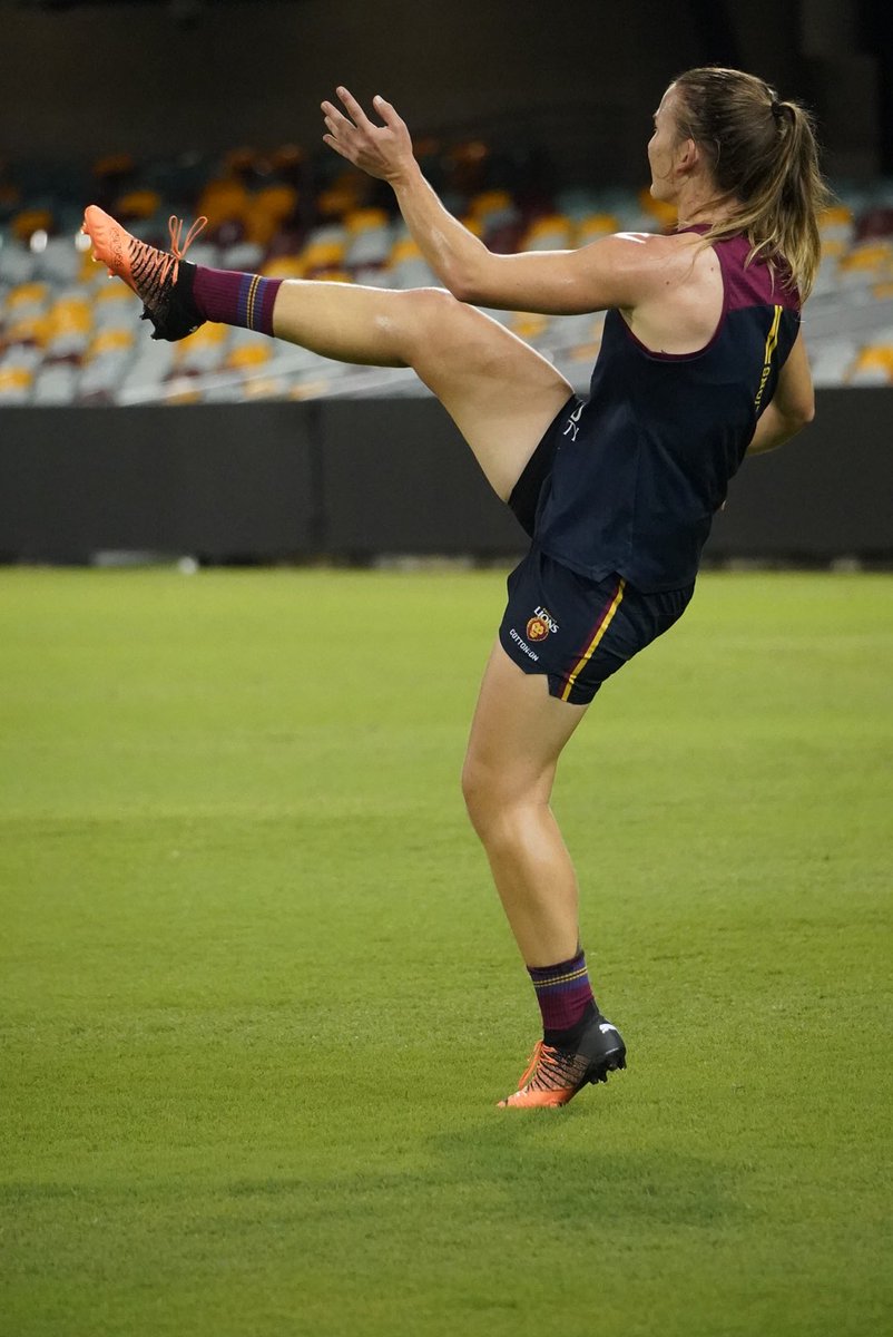 lionsaflw's tweet photo. Can kick, can mark! @shanshan_23 https://t.co/p95BcHuBUa