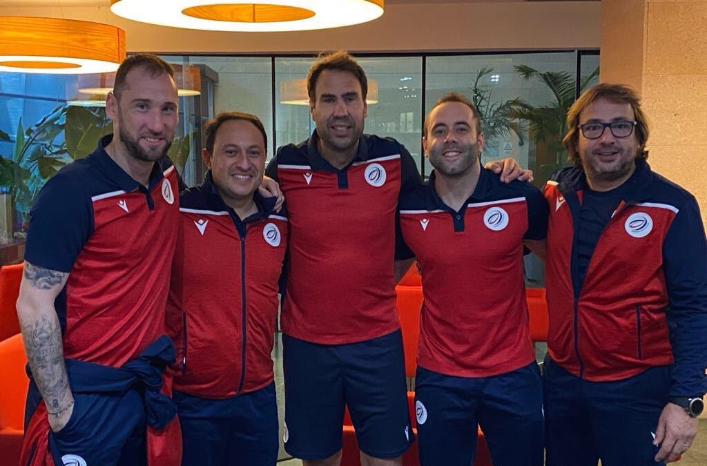 afefutbol's tweet photo. ✍🏻⚽️ La apasionante aventura de Iñaki Bea como seleccionador de la República Dominicana.

Llega al conjunto dominicano tras años trabajando a diario junto a José Luis Mendilibar y tras ganar la Korantina Homes Cup con la Selección #AFEFútbol. 

🔗 https://t.co/FjFPnC1Dcq https://t.co/AkJowPAJOZ