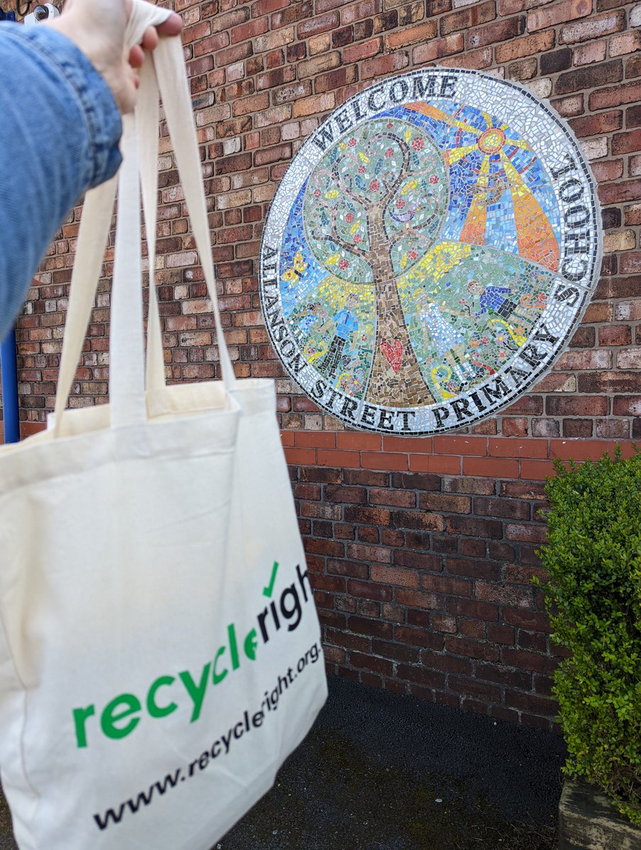 MerseyRDC's tweet photo. We popped into Allanson Street Primary School this morning to drop off some #GoRecycleRight goodies for the classes who joined us this week for virtual #Recycling sessions! #StHelens ๐๐โป๏ธ https://t.co/ZLuFS2YITH