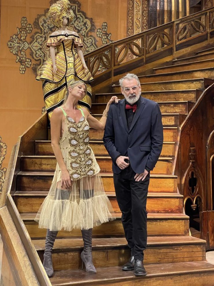 Vestida por <a href="/BENITOfz/">BENITOfernandez</a> para la presentación del libro de <a href="/famedinaflores/">Fabian Medina Flores</a>