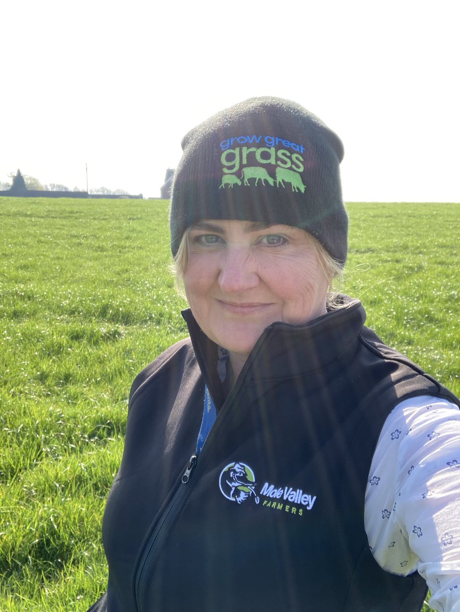 monapurple's tweet photo. Soil sampling this morning, hotter work than I thought @CortevaForage think I will need a cap soon, too hot now, definitely not complaining @molevalley #lovemyjob #wiltshire #knowwhatyouhave #planning #SoilHealth https://t.co/xAly4B3AuD