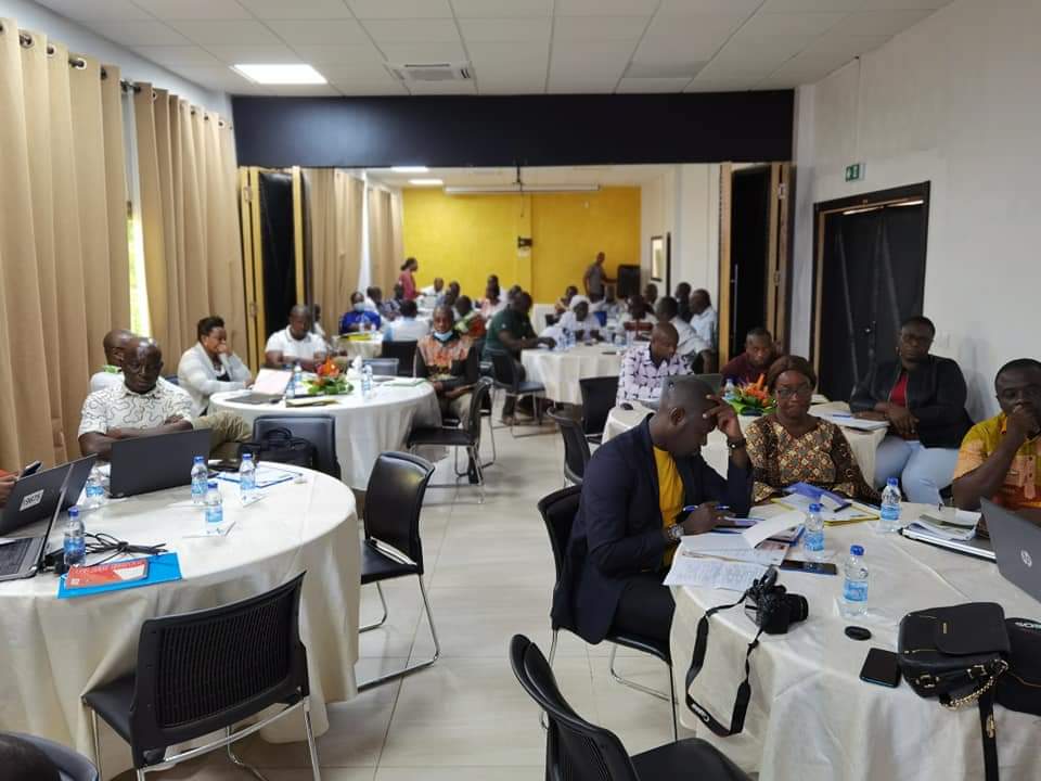 CCCCIUE's tweet photo. Dans le cadre du Projet d'Appui au Développement des Filières Manioc et Maraîchers en Côte d'Ivoire (PRO2M), financé par l'Union européenne, s'est tenu à yamoussoukro, du Mercredi 15 au vendredi 18 mars 2022, l'atelier bilan de la campagne 2021 et le lancement de la campagne 2022 https://t.co/tRwqVeLKvd