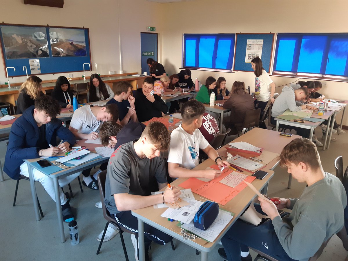 solschgeography's tweet photo. Day 4 LVI Geography Fieldtrip..before we go down to the woods an opportunity to be creative and problem solve for the future #Geographyisfun @solsch1560 #opportunity @SolSchSixthForm #planningforthefuture #Plymouth @FSCSlaptonLey https://t.co/F0B1pxzI40