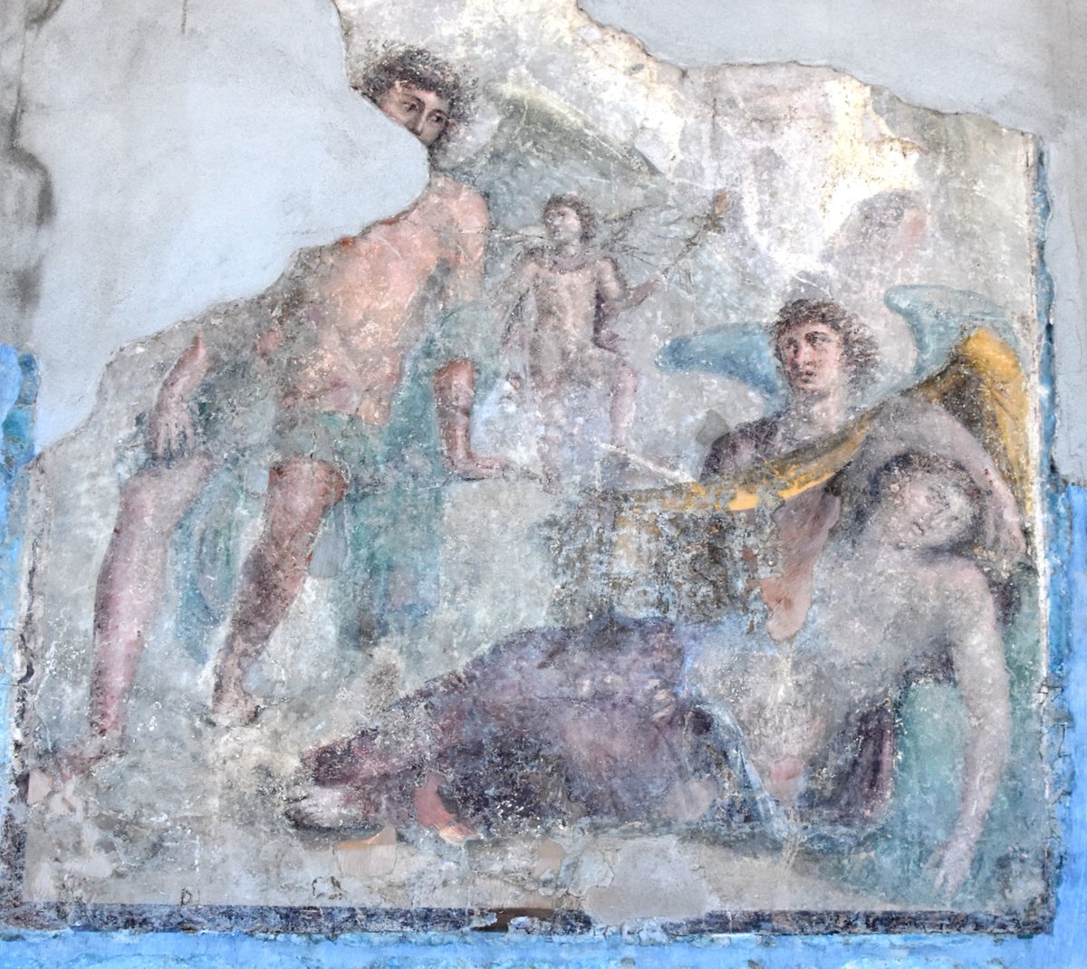 pompeii_sites's tweet photo. On the contrary, the larger rooms and the halls are mainly decorated with mythological themes and almost life-size figures drawing inspiration from the myths of Dionysus, such as the scene of ‘Ariadne abandoned by Theseus’ on the far wall of the triclinium. https://t.co/ZrX5QyM23m