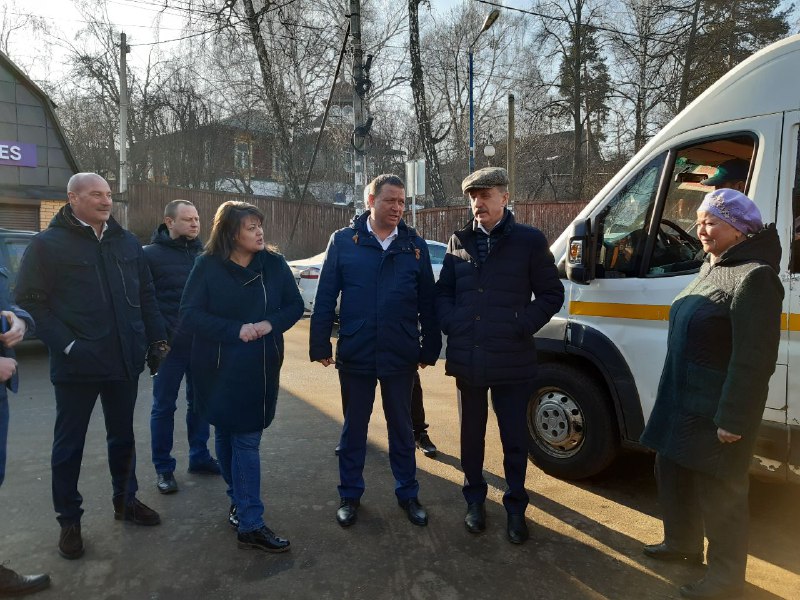 radioluber's tweet photo. В поселке Красково возобновилось движение маршрутных такси № 1 и № 19.
Они осуществляют перевозку пассажиров от ул. 2-ая Заводская и ул. Школьная до железнодорожной станции «Красково».
Глава г.о. Люберцы Владимир Ружицкий в ходе выездного совещания… https://t.co/qVdcHeH1o7 https://t.co/CZ7lmSNPJi