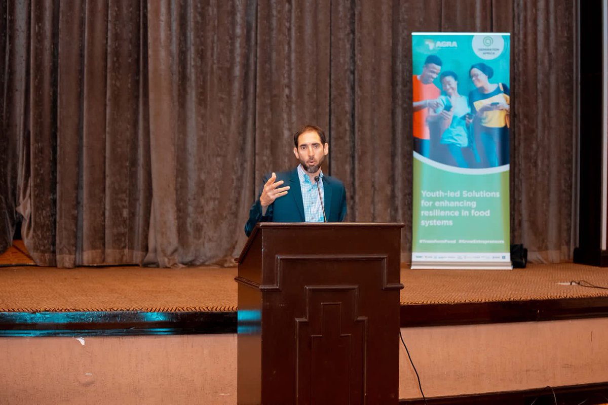 jcniyomugabo's tweet photo. “We know that youth in agriculture of Rwanda, are innovators, risk takers and willing to take more opportunities that the country needs to develop. @USAIDRwanda Deputy Economic Growth Office Director, Evan Meyer
@TheAGRF @GoGettazAfrica #YEDF https://t.co/LMk5aVlhXr
