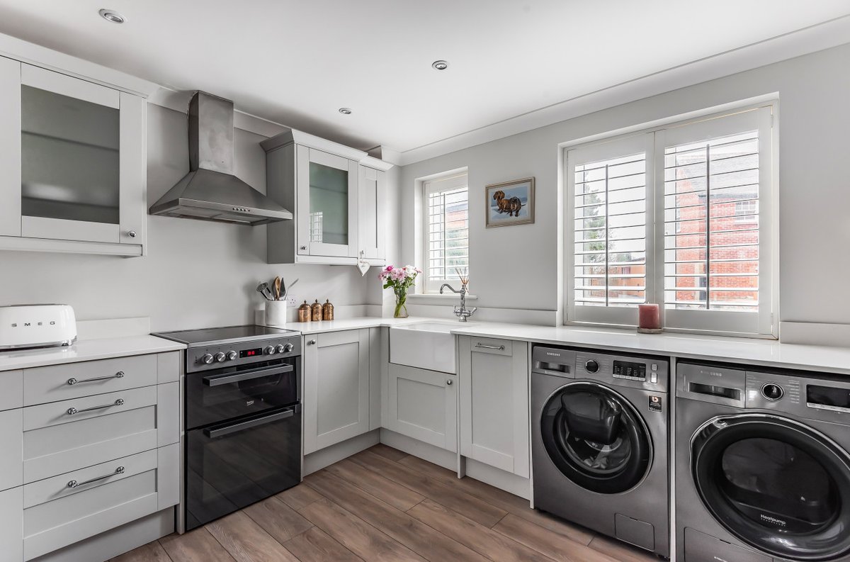 KLestateagents's tweet photo. £215,000, Liphook
Immaculately presented 1-bed ground floor maisonette with private entrance, fully fitted kitchen and private garden and patio. Ideal for first-time, investment or downsizing buyers.

Click here to view further details: https://t.co/zc3hIPpjAD
#property #Liphook https://t.co/i8UXB0SP2s