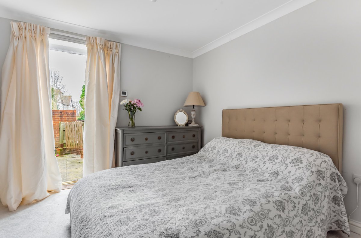 KLestateagents's tweet photo. £215,000, Liphook
Immaculately presented 1-bed ground floor maisonette with private entrance, fully fitted kitchen and private garden and patio. Ideal for first-time, investment or downsizing buyers.

Click here to view further details: https://t.co/zc3hIPpjAD
#property #Liphook https://t.co/i8UXB0SP2s