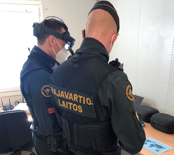 rmv_koulu's tweet photo. EU:n rahoittama ARESIBO-hanke tutkii lisätyn todellisuuden mahdollisuuksia tulevaisuuden rajavalvonnassa. Tämän viikon testitilaisuudessa @rmv_koulu’n henkilökunta ja opiskelijat pääsivät ensimmäistä kertaa kokeilemaan hankkeessa kehitettyjä sovelluksia. https://t.co/7qRs7q1VXh https://t.co/weLhf8M3R4