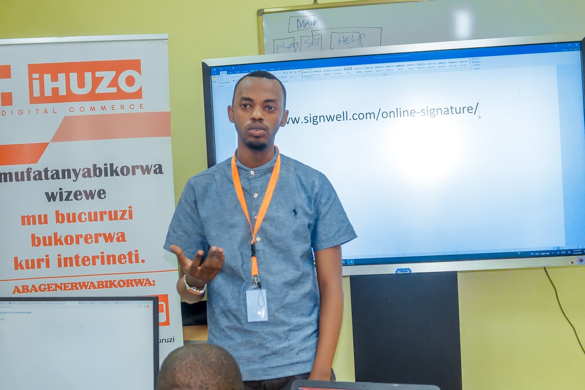 Umuseke's tweet photo. Banki y'ubucuruzi ya @RwEquityBank yasobanuriye aba_Agents bagera kuri 27 ibyiza n'amahirwe yo gukorana nayo.

Babwiwe kandi kuri serivise za @MOBICASH_RWANDA n'uko ikorana n'aba-Agents mu guha umuturage serivise inoze.
@RSSB_Rwanda @CityofKigali @AccesFinance https://t.co/3t3gN7gSGE