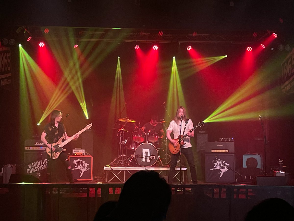 Had a frigging awesome time last Friday at <a href="/the1865/">The 1865</a> in Southampton! Next up TONIGHT in Reading at Facebar supporting Tailgunner! We are on 19:30.

#gig #crookedshapes #facebar #the1865 #gigsinreading #alternativerock #hardrock #grunge #modernrock