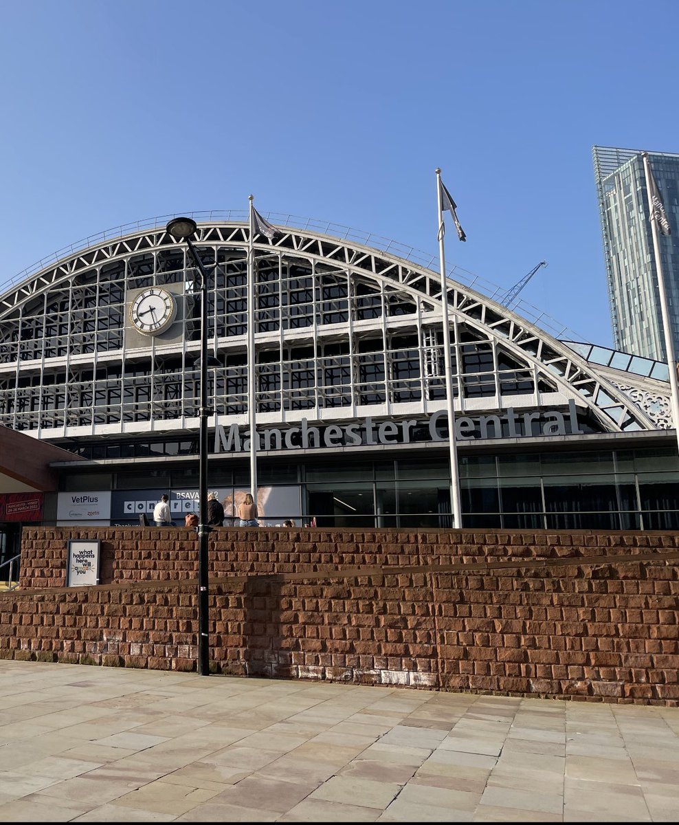 LeahClareWebst1's tweet photo. A beautiful morning in Manchester for #BSAVA2022. Great to be back at an in-person event and networking with the small animal veterinary community! @wileyvetmed #BSAVACongress https://t.co/ahBNsqZiqS