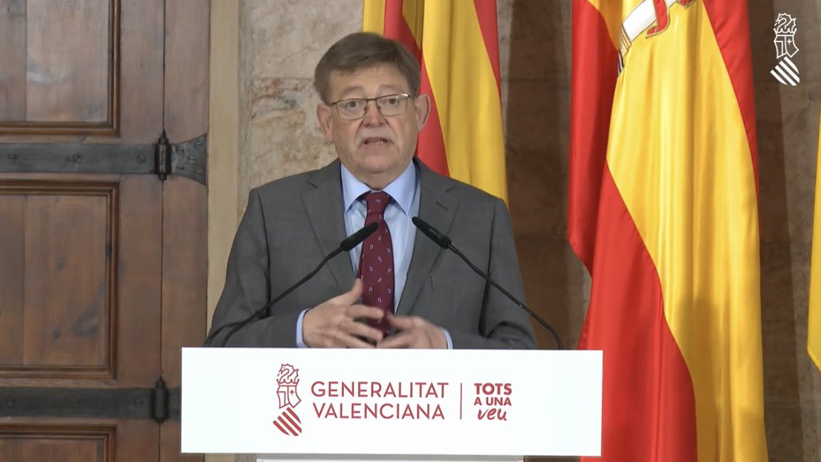 policiaelche's tweet photo. El presidente de la Generalitat anuncia el fin de todas las #restricciones autonómicas que quedaban frente al COVID, #excepto fumar en terrazas.
👉🏼 El uso de la #mascarilla corresponde al Gobierno y actualmente se mantiene en #vigor.
https://t.co/j2tYB8yZxF https://t.co/dXvKPiQ4RF
