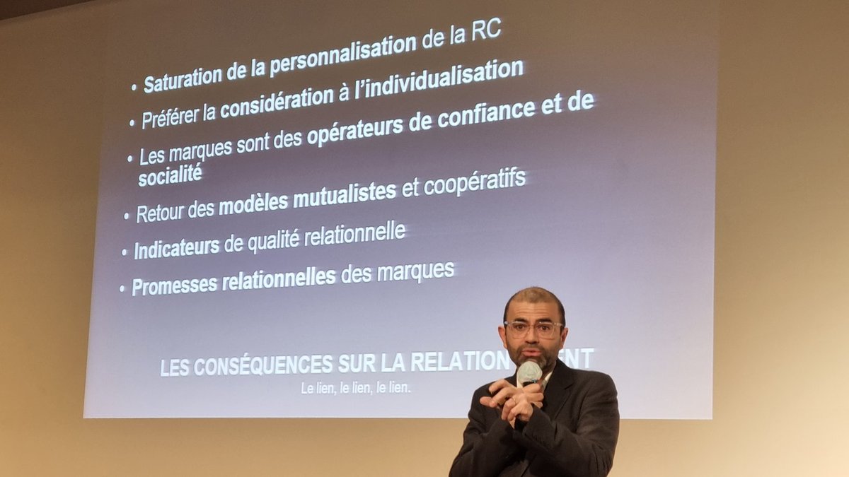 #AFRC les stimulations digitales sont plus volumineuses que notre capacité à les percevoir. #IA pour les centres de #relationclient 
#eranos