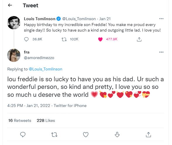 naniluv91's tweet photo. Now this is what true fans look and behave like, with kindness and love especially towards a child of someone who they claim to love and support. This is what you want to see! ♥️♥️ #LouisTomlinson #tpwk #larries #zarries #ziams https://t.co/JGmsr1gIeS