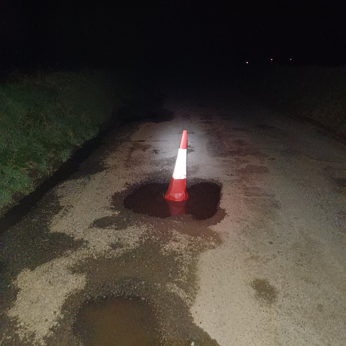 daveburnitup's tweet photo. Only in Ireland! I appreciate we are in unprecedented times but surely we could fix this one! @wexfordcoco @SouthEastRadio @NTBreakfast @TheHardShoulder #fixthehole #fixtheroad #newbawn #wexford #wexfordroads https://t.co/xPTIZybEhO