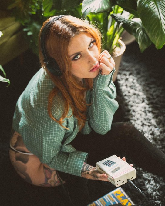 Go away mom I&rsquo;m listening to deftones 🙄 https://t.co/Hstui6nRnu