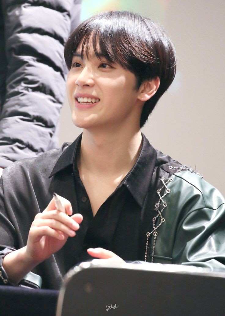 bffnirhys's tweet photo. clyde/zar
9/10
- originally bambam fc
- ang cool na ang daldal nung bb era pa q
- naging hindi interactive nung nag juhak me
- love his concept nakakatamad lang mag active huhu sorry https://t.co/J03yK5GI6K