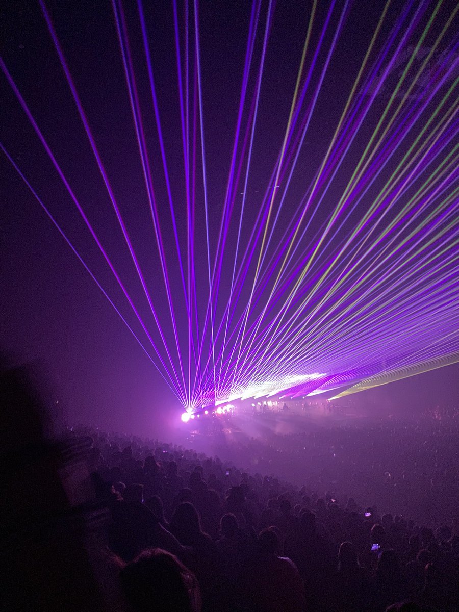 Benblevinsboor's tweet photo. Kevin did not disappoint #tame #impala #tameimpala #kevinrocks https://t.co/Vbrnyuk2Tv