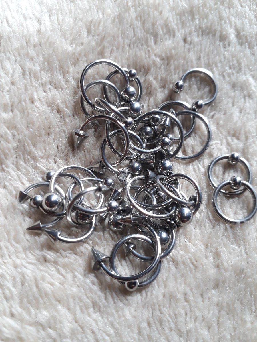 NdadiThe's tweet photo. Hey Guys. I'm selling piercing jewellery. I also do piercings. Please retweet, my customers might be on your Timeline ❤ https://t.co/xgkJ72cH9R