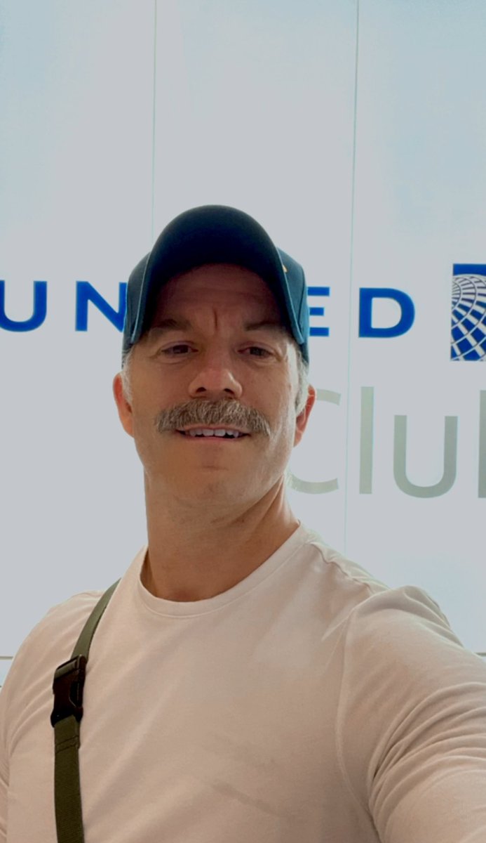 MARLONGOBEL's tweet photo. @united can you make sure I have a safe flight from LAX to Philadelphia tonight? Thank you in advance! UA2622 &amp; UA1249 https://t.co/LEEB6hHqpP