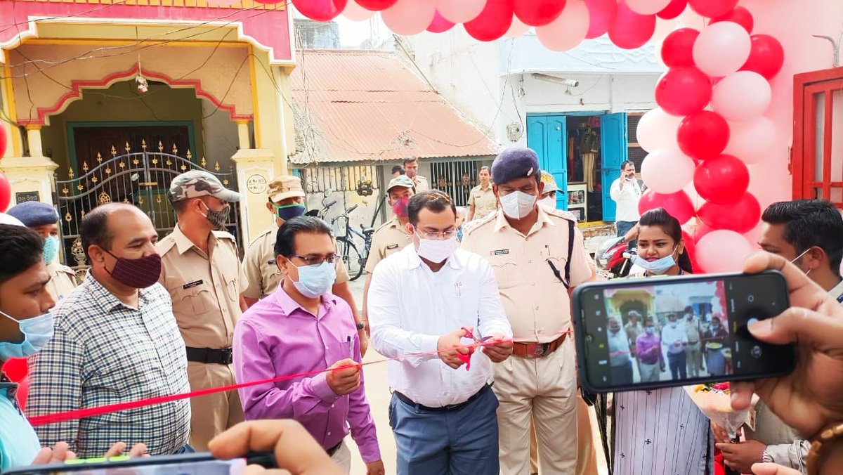 subcollectorPKD's tweet photo. Collector Gajapati inaugurated  Model Polling Booths in *"Gandhi Memorial School"* &amp; Pink Booth in *Mahendragiri High School* of Paralakhemundi Municipality. Interacted with senior citizens and other voters &amp; greeted them with a warm wishes.
@DM_Gajapati 
@OdishaCeo https://t.co/2NqFtn1sQk