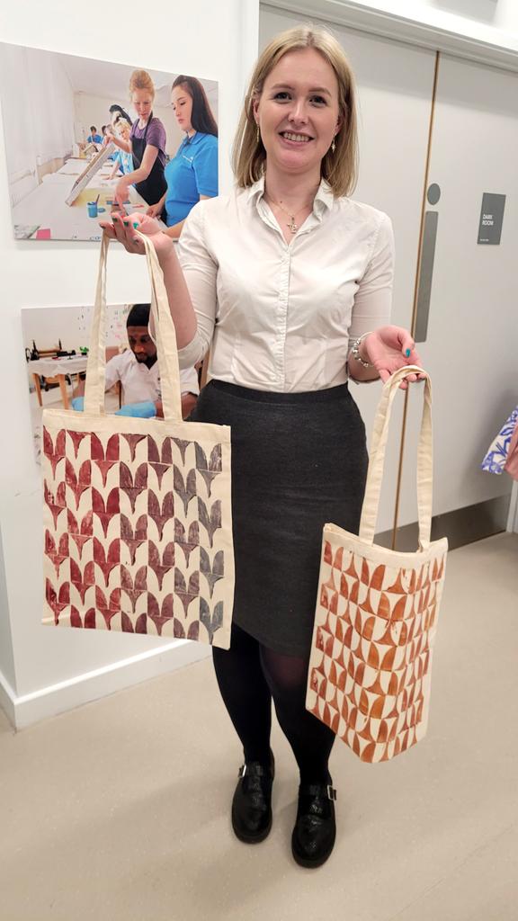 Limearthealth's tweet photo. It's a full house @Limearthealth Studio this evening!! MFT staff learn about quick and simple repeat pattern block printing techniques, and take home their very own hand printed tote bags. MFT STAFF...Vist https://t.co/J0FvwpSca6 to book your FREE place. @MFT_CSS @MFTnhs @EhwMft https://t.co/FRRmnOJz4X
