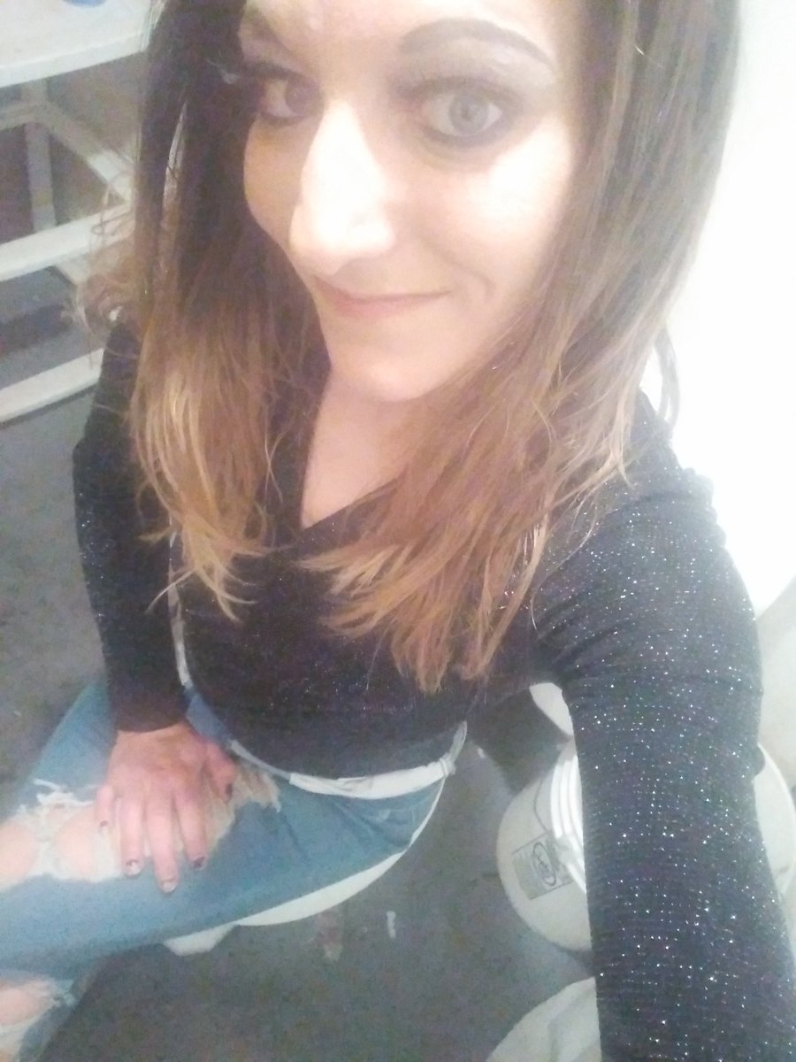 merissa223's tweet photo. I'm a cam girl that loves life https://t.co/EGF30Cx1O6