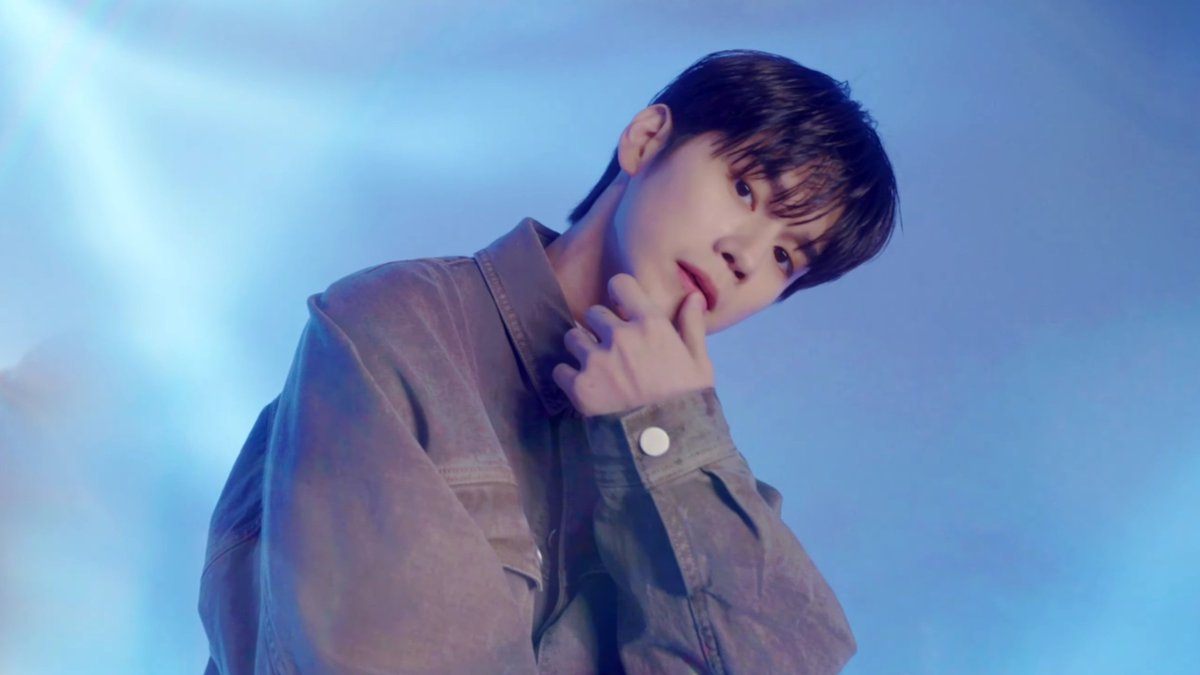 WNOisS2's tweet photo. 얼굴이 ✨️

#옹성우 https://t.co/kNyyDXU18e
