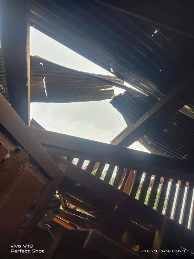 2021Revtweets's tweet photo. Junta started shelling early this morning into GunKalay village in Myawaddy, Karen &amp; killed a 17 yrs old girl &amp; 3 villagers were injured.
#2022Mar24Coup 
#ICRC_HelpYouthActivists 
#WhatsHappeningInMyanmar https://t.co/N75rnzgTas