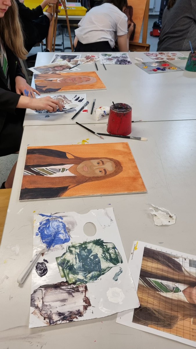 meganmartist's tweet photo. Yr9 portraits! It's great seeing the students come back each week eager to get on with their work @LuttHigh https://t.co/TCWh4mE2ac