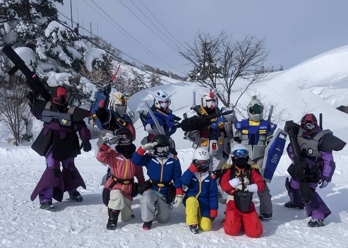 SlabSnowboard's tweet image. 昨年に引き続き『雪山ずきあつめてみた！』に参加してくれるGP隊
@nama_gundam 
期間中は写真撮影やステッカープレゼントだけでなく、モビルスーツの試乗会も行うとか…？
総勢17名のGP隊が栂池高原スキー場栂の森ゲレンデを大いに盛り上げてくれるでしょう！
※4/2.4/3参加予定です。

＠yukiyama2016