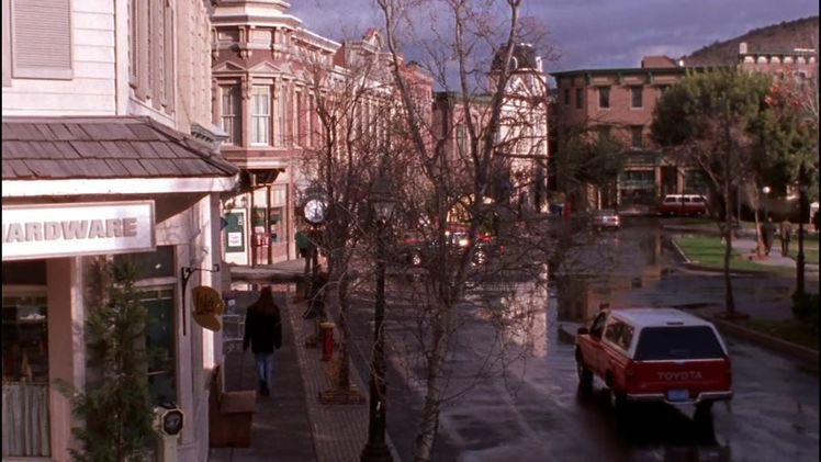 literatisgf's tweet photo. oh to be in stars hollow💭 https://t.co/jxS0pfiMcn