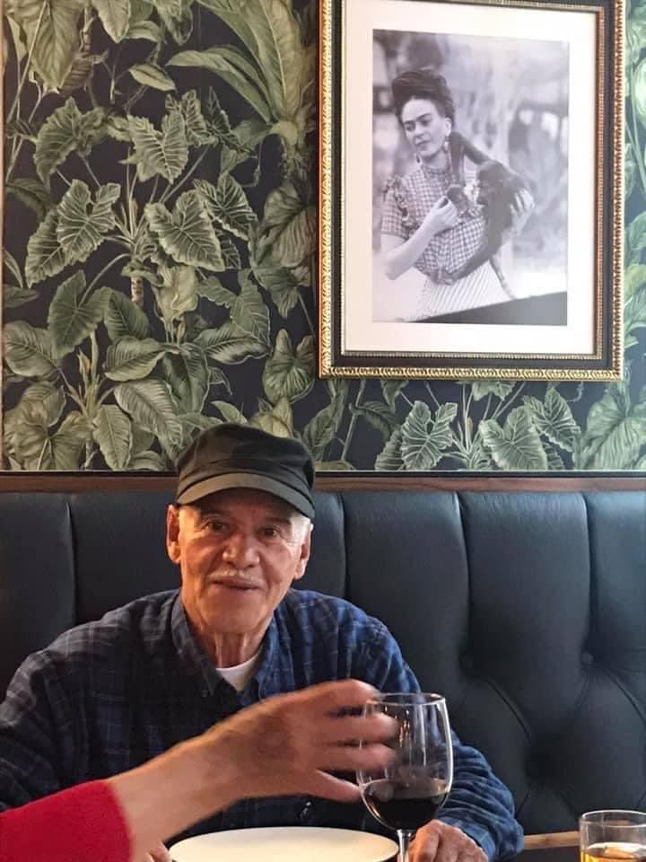 WaitsZappa's tweet photo. Comienza un día bien pinche difícil para mi. Hoy tendría que brindar por tus 89, te fuiste a los 88, (como tu nombre) pero me quedé con todos tus vicios. 
Te amo papá. 🖤 #deepsadness https://t.co/UybJxJNiTg