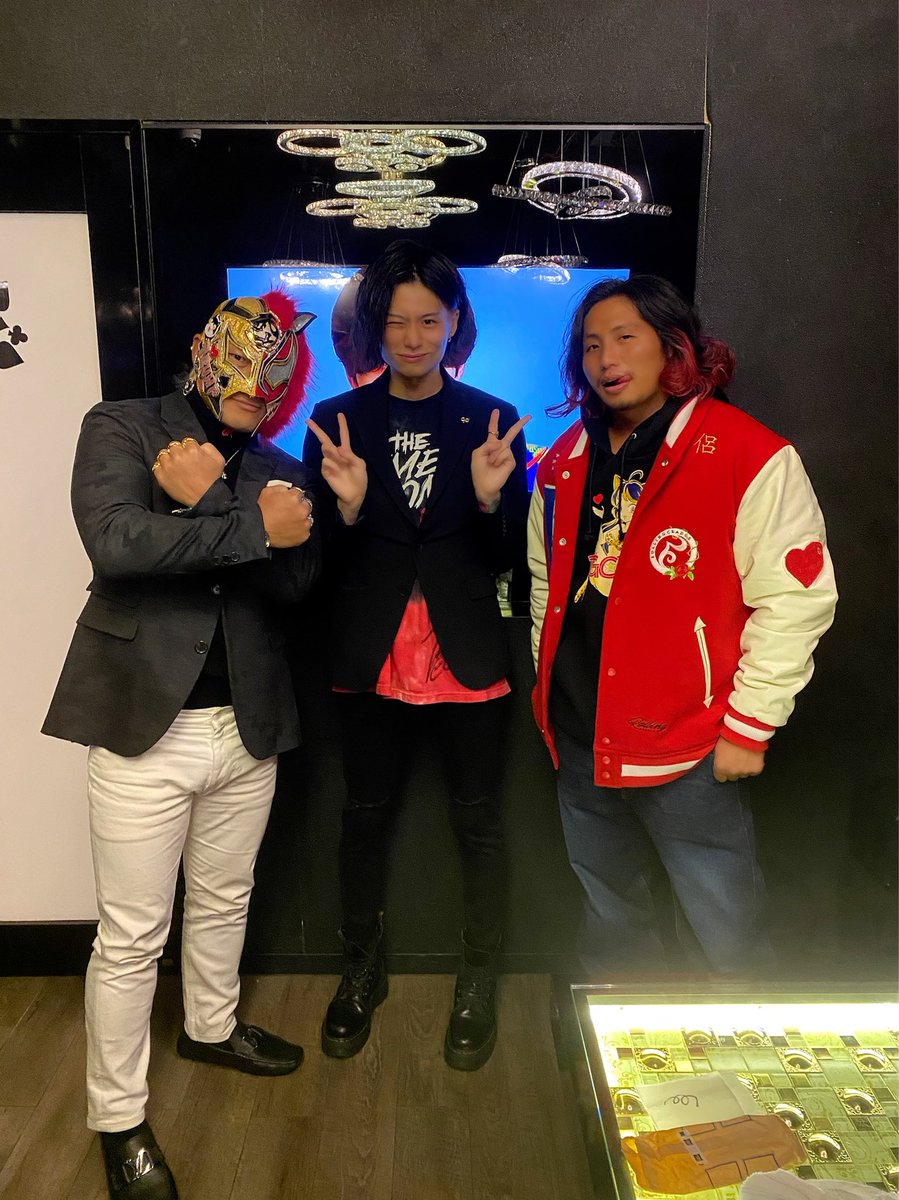 7ma29_'s tweet photo. また一つ…夢が叶った😭✨
🔥異色のコラボ🔥
プロレス×ホスト
危険な試合模様をお届け!
新日本プロレスの
超有名選手がご来店✨
本日23時にプレミアム公開です!
夢の3カウント、待ったなし‼︎

https://t.co/qCB6a9Qt8d

#gdTRUMP
#njpw  
#高橋ヒロム
#BUSHI
#シャンパンタワー🍾 
#ホストvsプロレス https://t.co/95XzKN4pJb