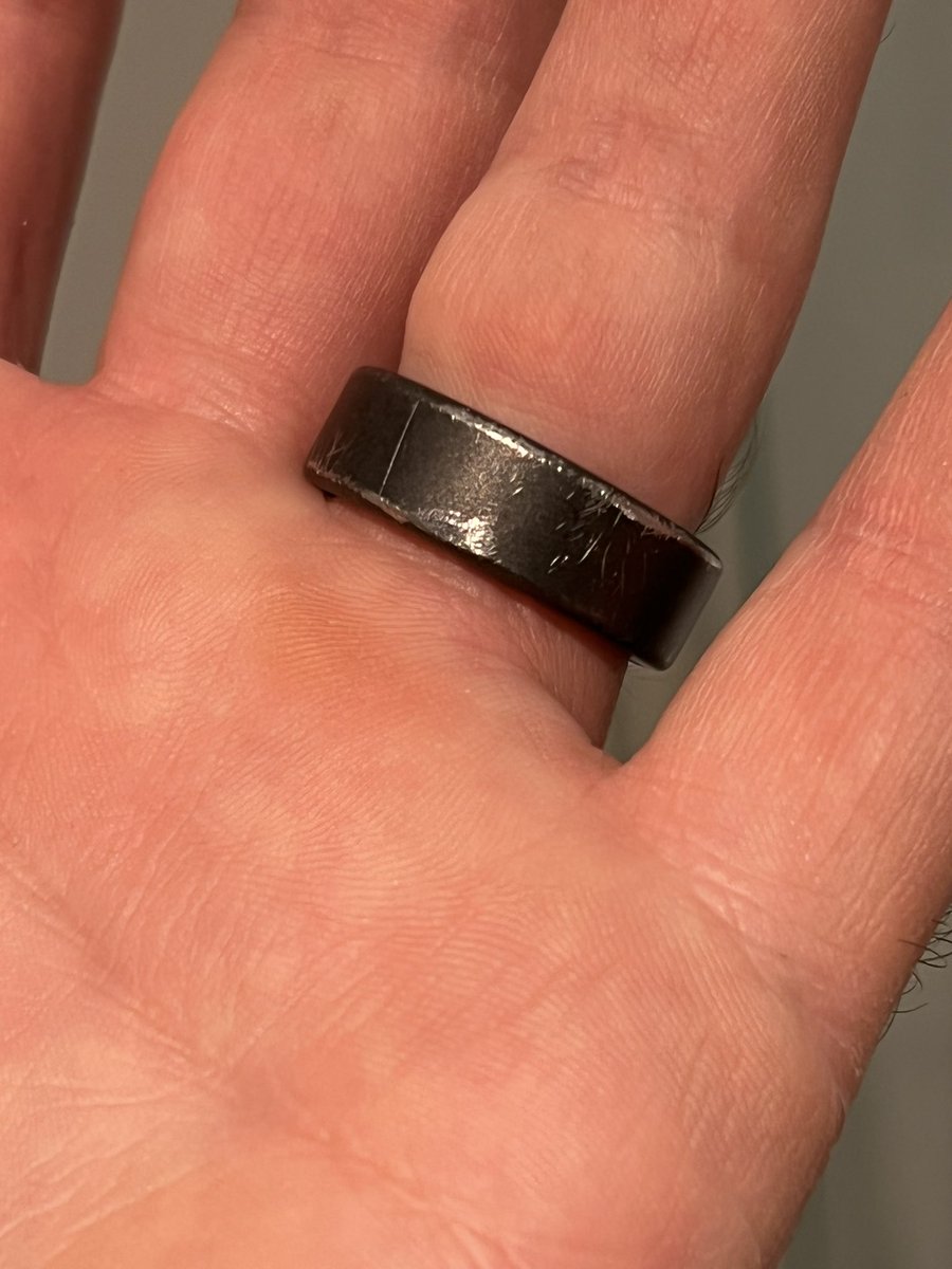 EverWorx's tweet photo. @ouraring Ok, but your chatbot in DM is not responding. Seems there is no customer supoort. Upgraded to the new Oura Stealth black and after 3 months it looks like this. Coating wears off in normal use and ring looks terrible. https://t.co/4jwZ2lQJIp