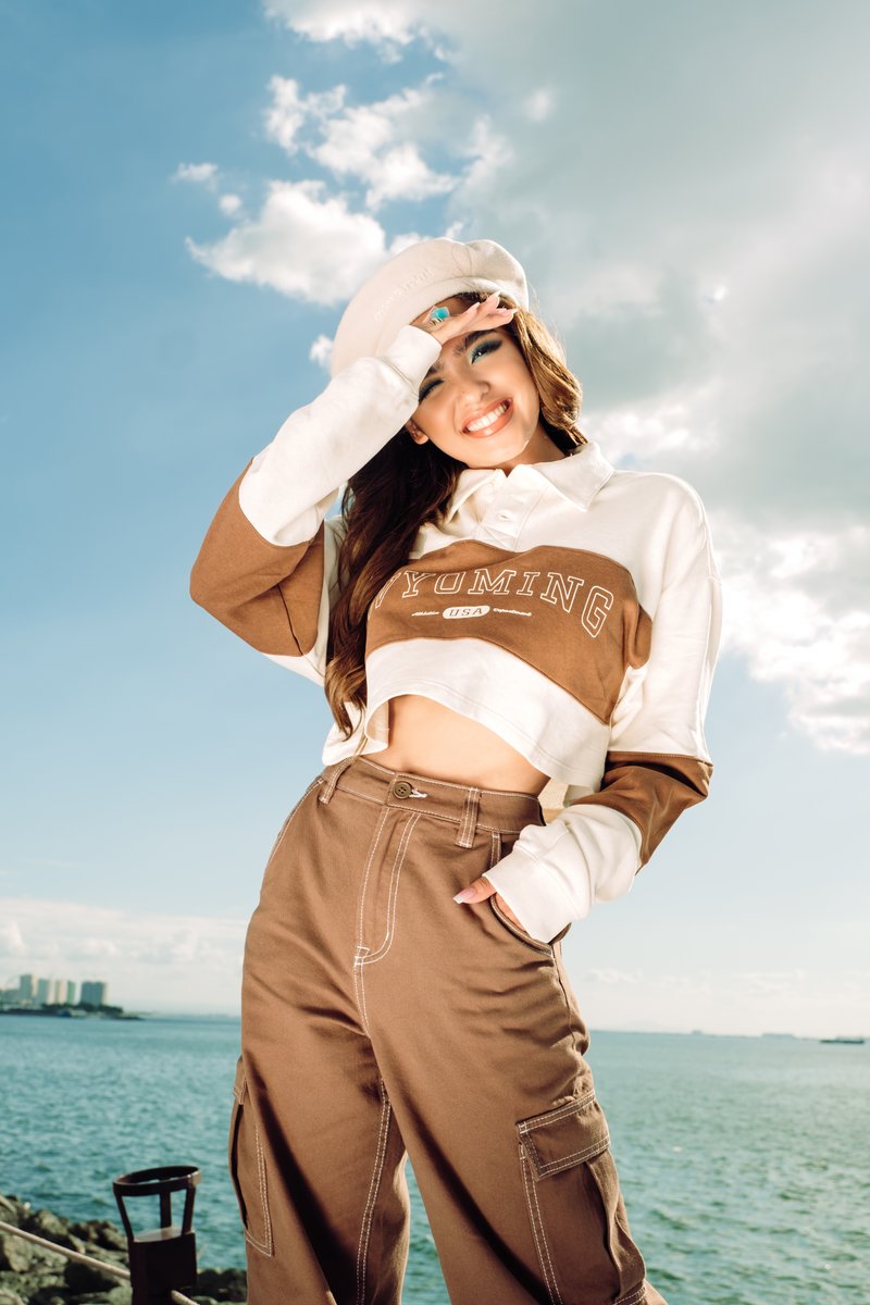 hmphilippines's tweet photo. Our vibe? All smiles and styles for the sunnier days to come. ☀️ #HM #HMDivided #BlytheforHM

Cropped shirt at P799: https://t.co/n6LcHq17PF https://t.co/qavwFUY3Ry