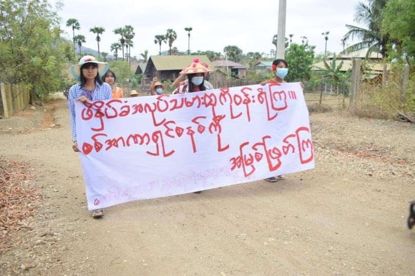 swamyehtet4's tweet photo. Residents from Yinmarpin and Salingyi tsp gathered and staged their 379th day of anti-dictatorship protest to overthrow the military dictatorship today.

#2022Mar24Coup 
#ICRC_HelpYouthActivists 
#WhatsHappeningInMyanmar https://t.co/GCj0p608sy