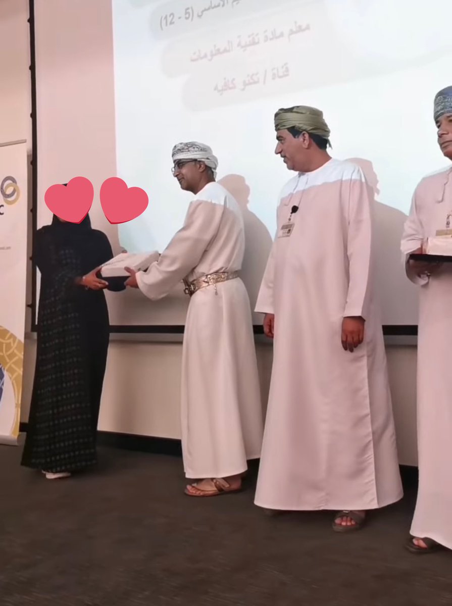 al_mushli's tweet photo. لله الحمد و المنة. تم تكريمي اليوم من ضمن المعلمين والمعلمات المتميزين في منصات التعلم الرقمي و الإلكتروني. حفل التكريم كان في وزارة التربية والتعليم تحت رعاية سعادة ماجد البحري وكيل الوزارة للشؤون الادارية و المالية #البنك_الأهلي_الإسلامي #تعليمية_شمال_الشرقية https://t.co/lnf6A5k0yP