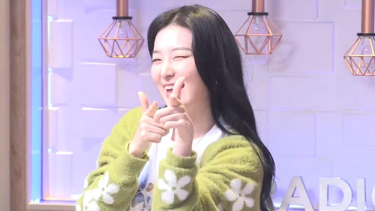 seulpictures's tweet photo. this seulgi photo sequence... 🥺 https://t.co/DcmPCW3I6W